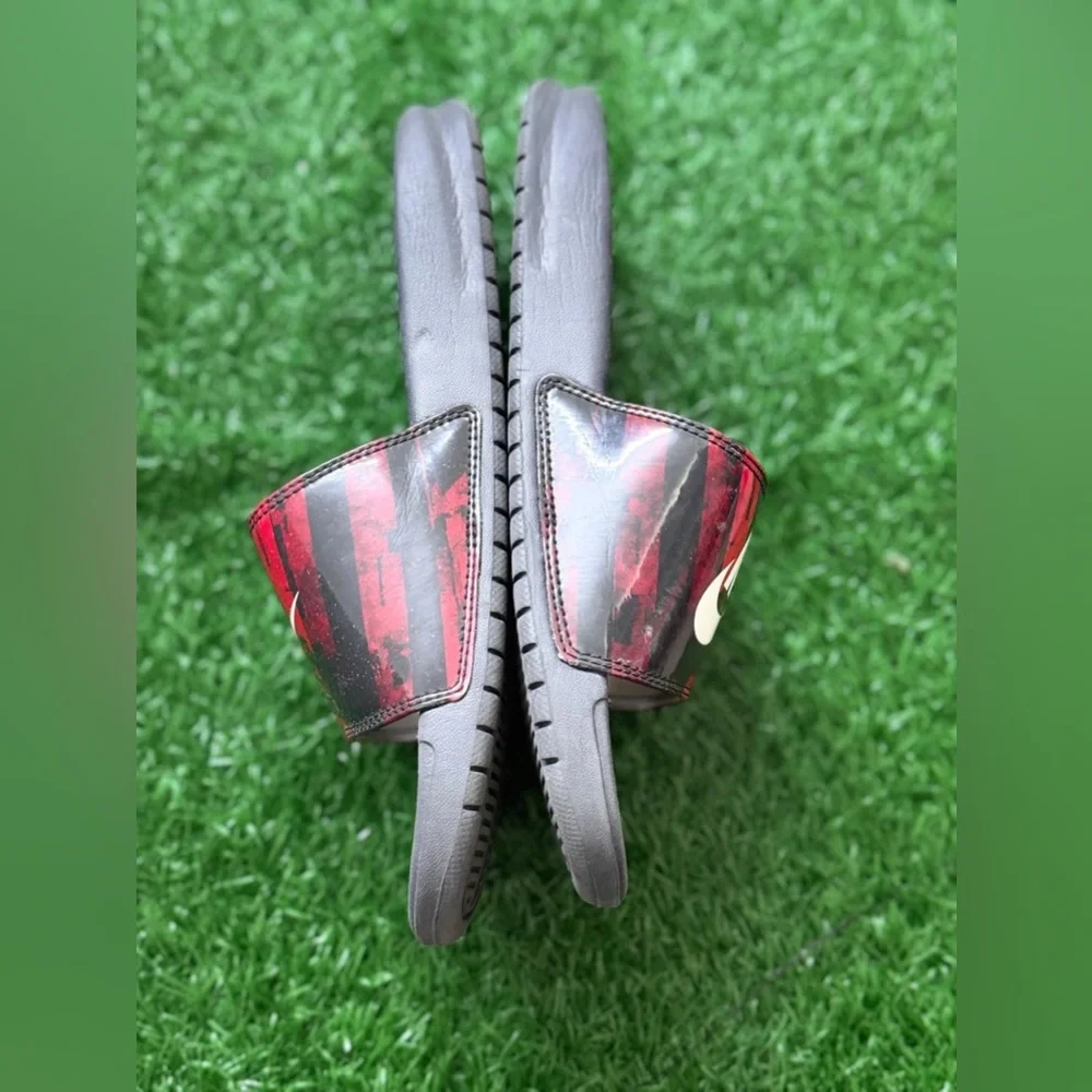 Nike Kids Black‎ and Red Slide Sandals Size 6Y